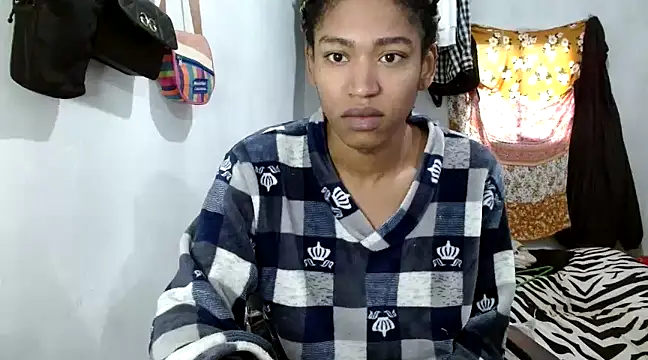 angelamarie1 online show from February 25, 2025, 12:45 pm