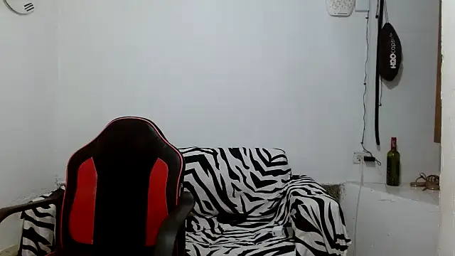 angelamarie1 online show from April 30, 2026, 8:57 pm