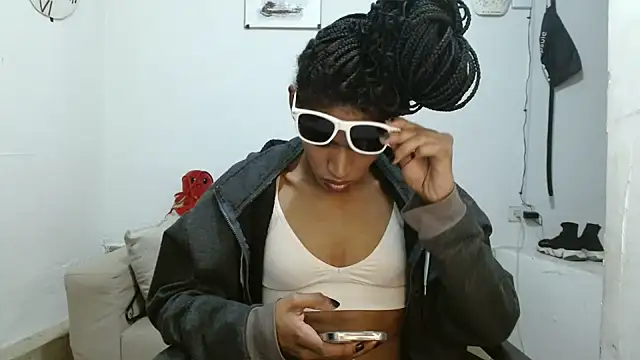 Snapshot of angelamarie1 chatting on July 4, 2026, 5:02 am angelamarie1 online show from July 4, 2026, 5:02 am
