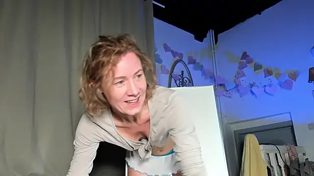 Snapshot of Lola_Belgium chatting on February 17, 2025, 8:26 pm Lola Belgium online show from February 17, 2025, 8:26 pm