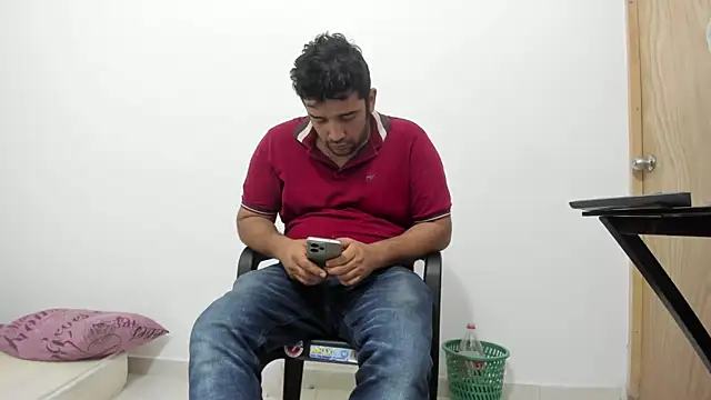 Snapshot of isearchcompany chatting on December 4, 2025, 12:36 pm isearchcompany online show from December 4, 2025, 12:36 pm