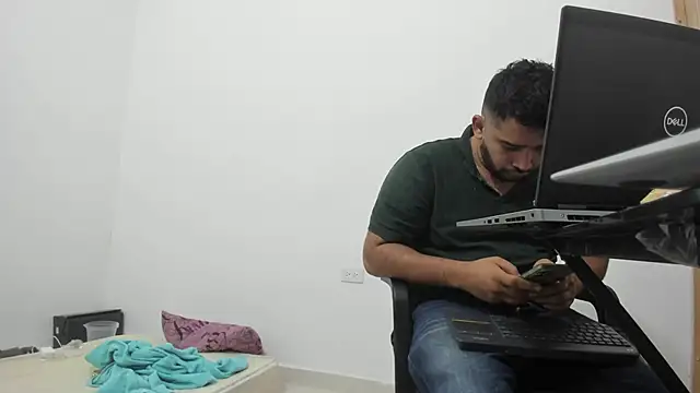 Snapshot of isearchcompany chatting on December 16, 2025, 2:33 pm isearchcompany online show from December 16, 2025, 2:33 pm