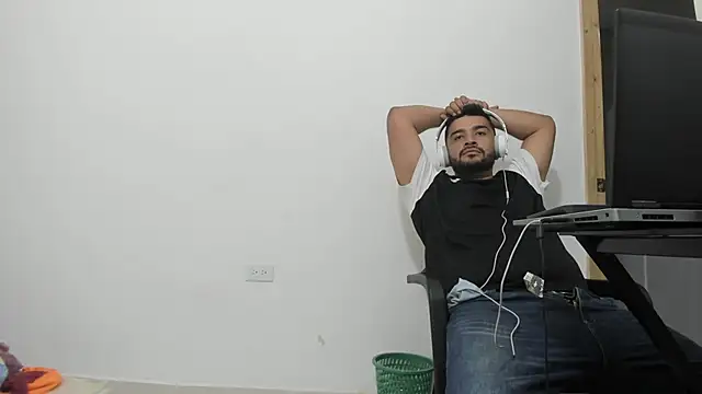 Snapshot of isearchcompany chatting on December 19, 2025, 8:54 am isearchcompany online show from December 19, 2025, 8:54 am