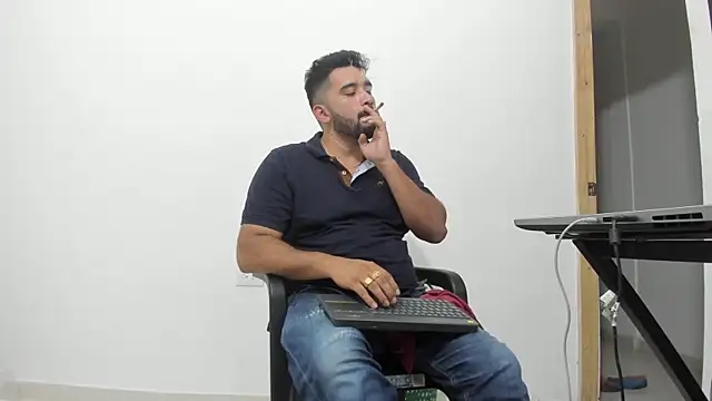 Snapshot of isearchcompany chatting on December 20, 2025, 4:41 am isearchcompany online show from December 20, 2025, 4:41 am