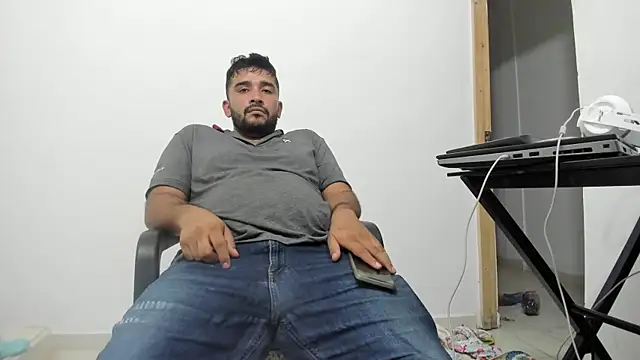 Snapshot of isearchcompany chatting on December 22, 2025, 5:37 am isearchcompany online show from December 22, 2025, 5:37 am