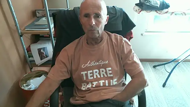 Snapshot of olibrius71 chatting on October 7, 2025, 11:40 am olibrius71 online show from October 7, 2025, 11:40 am