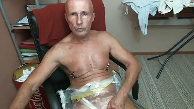 Snapshot of olibrius71 chatting on November 16, 2025, 8:25 pm olibrius71 online show from November 16, 2025, 8:25 pm