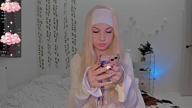 Snapshot of Mary_tiim chatting on January 23, 2025, 1:24 pm Mary tiim online show from January 23, 2025, 1:24 pm