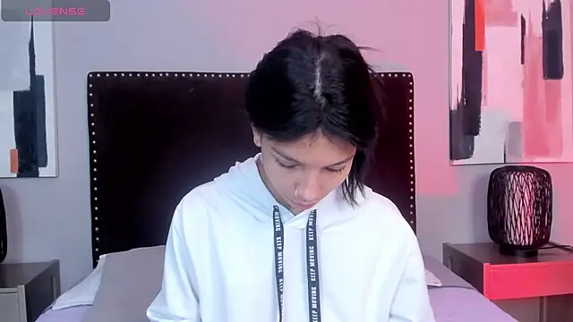 LauraAristizabal online show from March 14, 2025, 12:40 pm