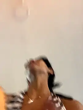 LauraAristizabal online show from October 7, 2025, 12:46 pm