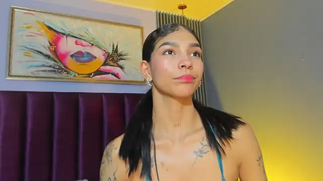 LauraAristizabal online show from May 1, 2026, 11:42 pm