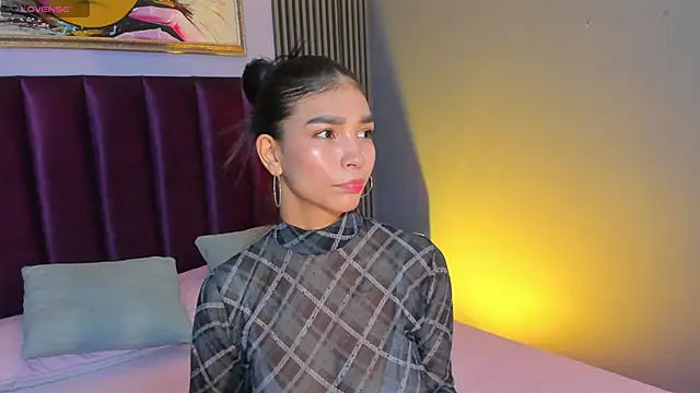 LauraAristizabal online show from May 11, 2026, 11:49 am