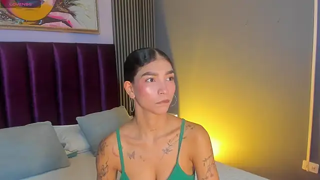 LauraAristizabal online show from May 16, 2026, 11:53 am