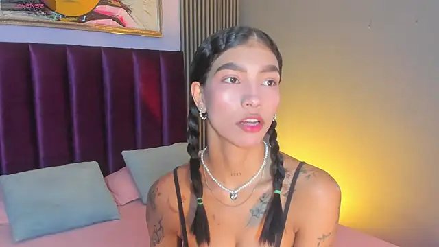 LauraAristizabal online show from May 19, 2026, 11:49 am