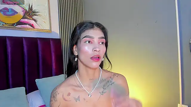 LauraAristizabal online show from May 28, 2026, 11:51 am