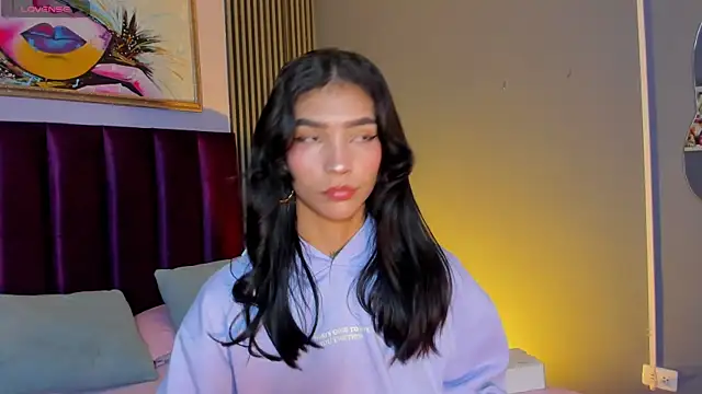 LauraAristizabal online show from May 31, 2026, 11:50 am