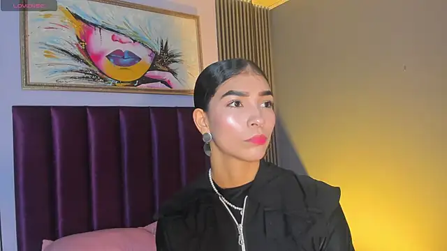 Snapshot of LauraAristizabal chatting on June 10, 2026, 12:04 pm LauraAristizabal online show from June 10, 2026, 12:04 pm