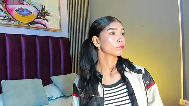 LauraAristizabal online show from June 16, 2026, 11:57 am