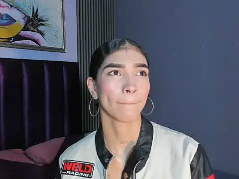 LauraAristizabal online show from June 19, 2026, 11:58 am