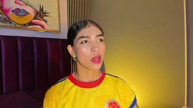LauraAristizabal online show from June 23, 2026, 12:03 pm