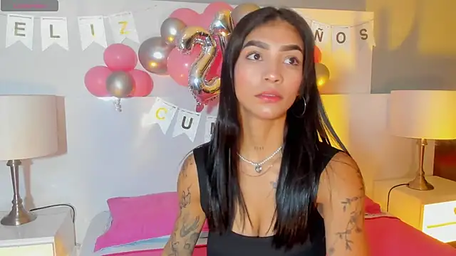 LauraAristizabal online show from June 24, 2026, 12:15 pm