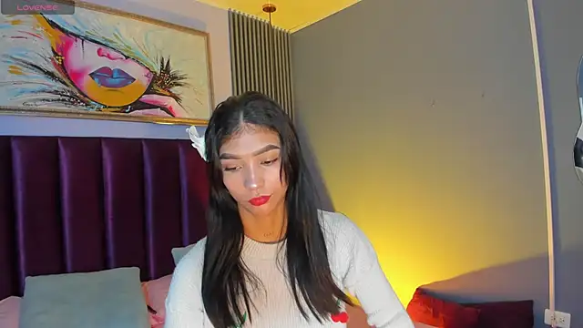 LauraAristizabal online show from June 26, 2026, 11:58 am