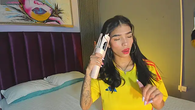 LauraAristizabal online show from June 27, 2026, 12:22 pm