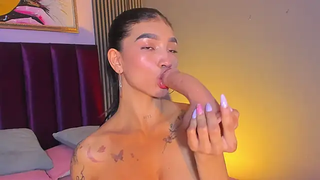 LauraAristizabal online show from July 5, 2026, 12:17 am