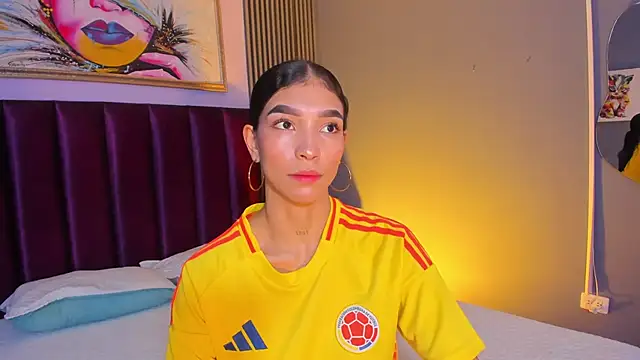 LauraAristizabal online show from July 7, 2026, 12:20 pm
