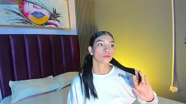 LauraAristizabal online show from July 11, 2026, 12:08 pm