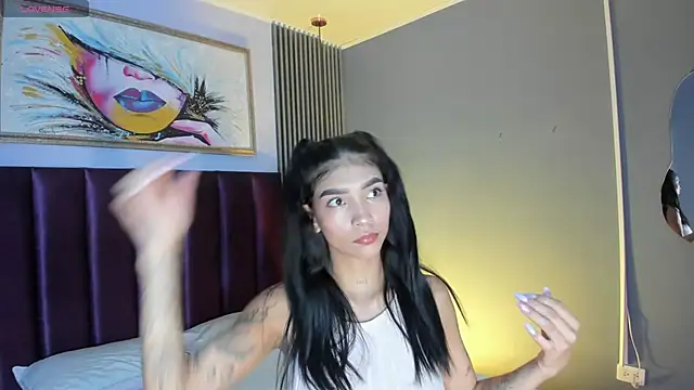 LauraAristizabal online show from July 14, 2026, 12:11 pm