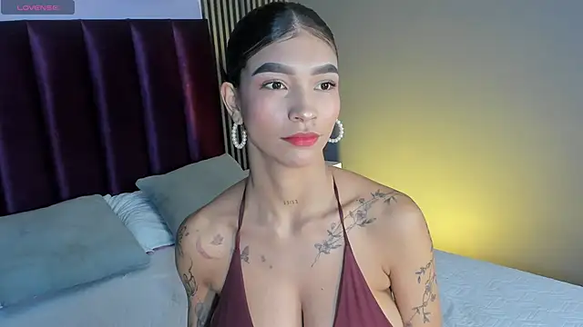 LauraAristizabal online show from July 21, 2026, 12:07 pm