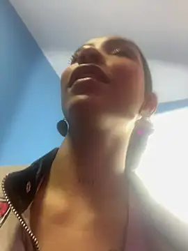 LauraAristizabal online show from July 26, 2026, 12:12 pm