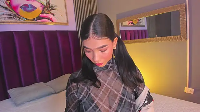 LauraAristizabal online show from July 28, 2026, 12:23 pm