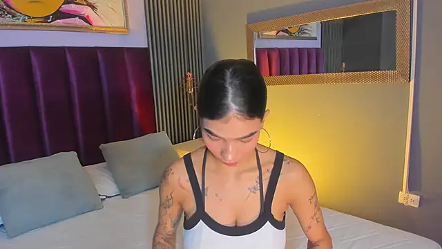 LauraAristizabal online show from August 1, 2026, 10:36 am