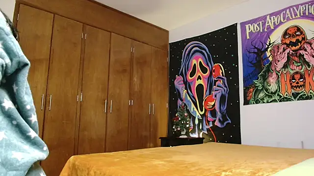 MINI Petite online show from December 15, 2025, 5:44 am