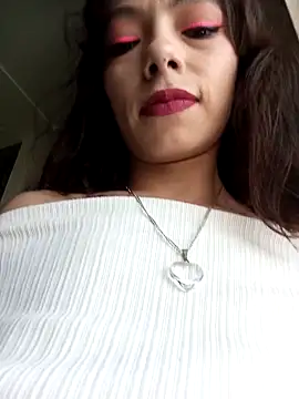 MINI Petite online show from April 28, 2026, 5:40 pm