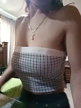 Snapshot of MINI_Petite chatting on May 24, 2026, 7:19 pm MINI Petite online show from May 24, 2026, 7:19 pm