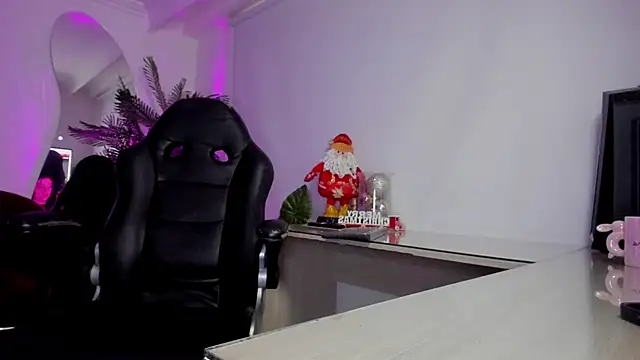 Meghan320 online show from December 2, 2025, 11:37 am