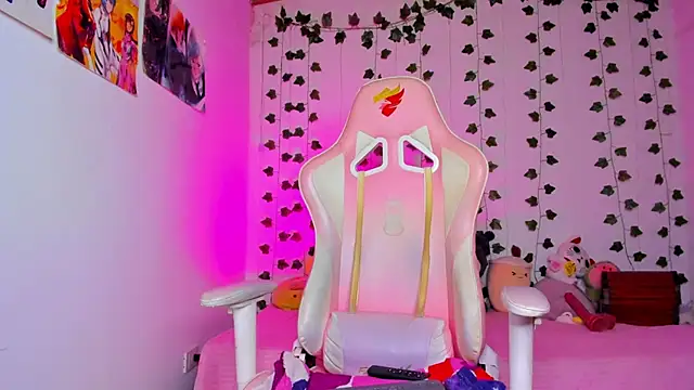 ViolethMoon online show from June 12, 2026, 1:32 pm