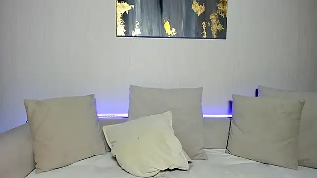 Snapshot of Mia_Callme chatting on November 24, 2025, 7:13 pm Mia Callme online show from November 24, 2025, 7:13 pm