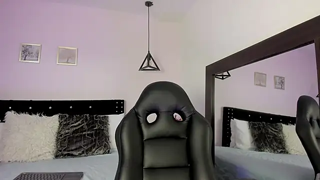 Snapshot of CeliWoods chatting on September 24, 2025, 11:57 am CeliWoods online show from September 24, 2025, 11:57 am