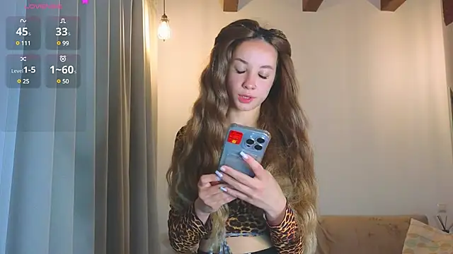 Snapshot of EmelyBenz chatting on March 2, 2025, 3:13 am EmelyBenz online show from March 2, 2025, 3:13 am