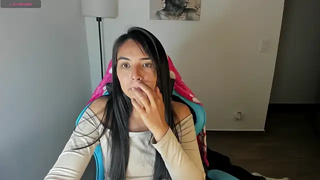 Miss Nicole online show from May 27, 2026, 1:02 am