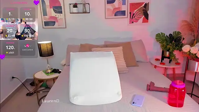 Snapshot of Misslaurenn chatting on February 19, 2025, 1:08 am Misslaurenn online show from February 19, 2025, 1:08 am