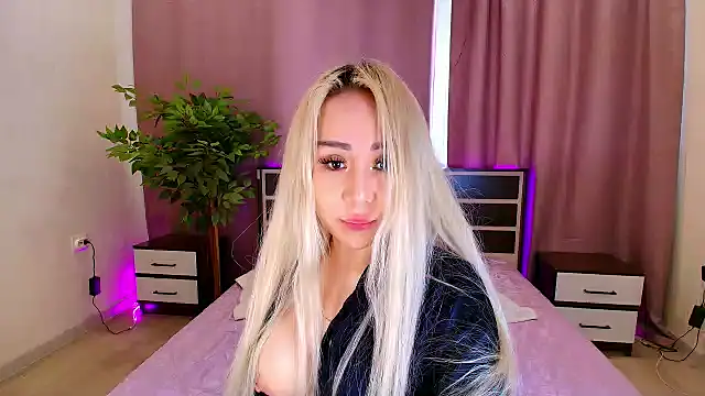 Snapshot of Yulianna_Smith chatting on March 28, 2026, 12:21 am Yulianna Smith online show from March 28, 2026, 12:21 am