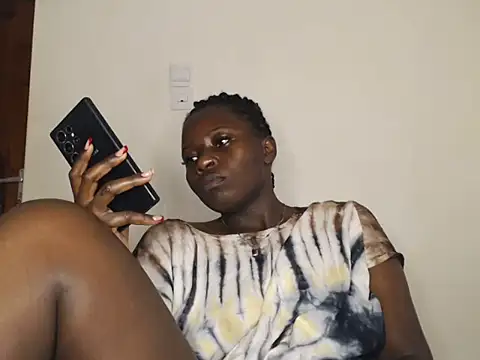 queenofqueens96 online show from March 18, 2026, 4:37 am