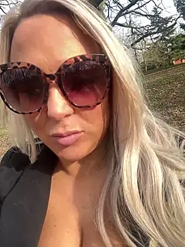 Snapshot of Bustyblondebabe32 chatting on March 21, 2025, 3:57 pm Bustyblondebabe32 online show from March 21, 2025, 3:57 pm