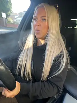 Snapshot of Bustyblondebabe32 chatting on September 29, 2025, 8:08 am Bustyblondebabe32 online show from September 29, 2025, 8:08 am