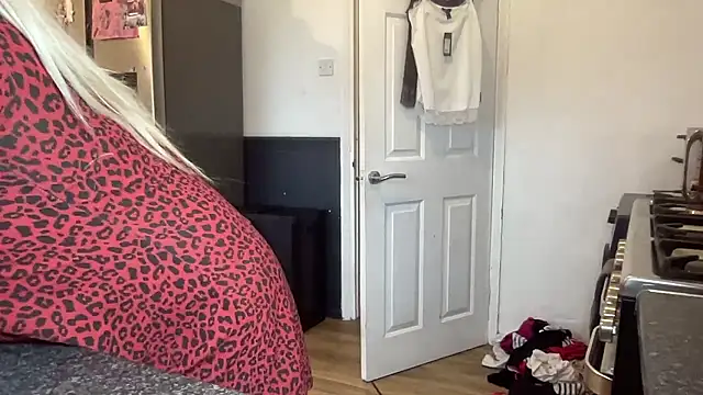 Snapshot of Bustyblondebabe32 chatting on June 7, 2026, 6:11 pm Bustyblondebabe32 online show from June 7, 2026, 6:11 pm
